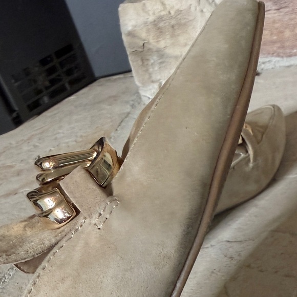 Steve Madden Friends Tan Suede Gold Chain Pointed-Toe Loafer Slides Sz 7.5 - Picture 10 of 11